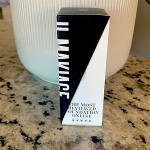 IL MAKIAGE “woke up like this” BRAND NEW foundation.